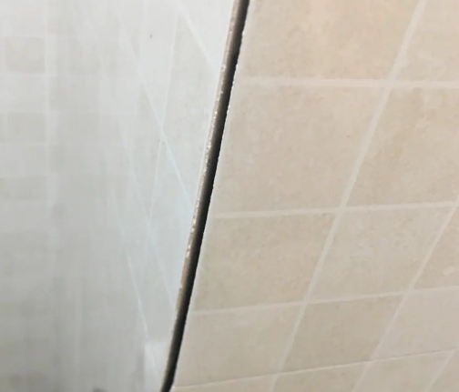 前进瓷砖空鼓维修公司分享阳台瓷砖脱落的修复过程可以分为以下几个步骤