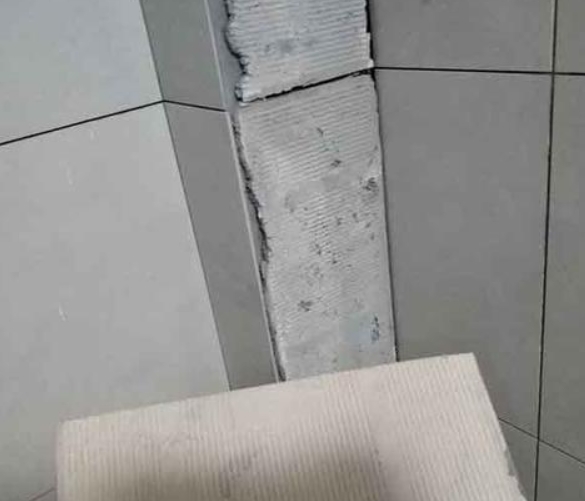 前进瓷砖空鼓维修公司分享下厨房瓷砖脱落的补救措施。